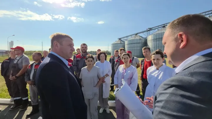 Шуваев проверил ключевые объекты и решил проблемы жителей Прохоровского округа