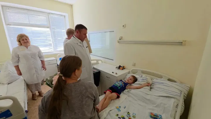 Пострадавшего при атаке БПЛА мальчика и тяжелобольную девочку лечат в детской областной больнице Белгорода