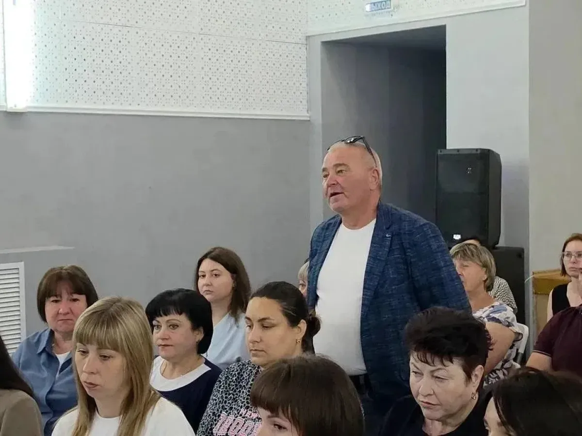 В Прохоровском округе обсудили безопасность, ремонт дорог и обновление транспорта